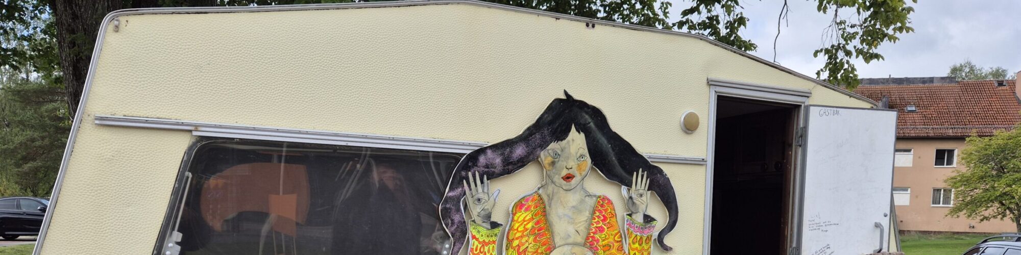 Mobil konsthall med framtidsspådomar.